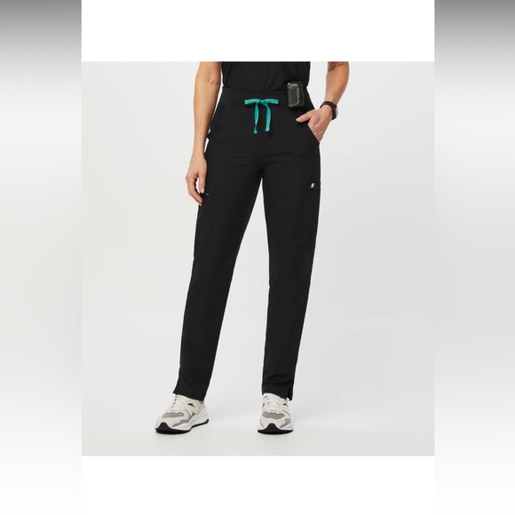 Figs Black FREEx™ Lined Yola™ - Petite Skinny Scrub Pants 2.0 - Picture 1 of 1